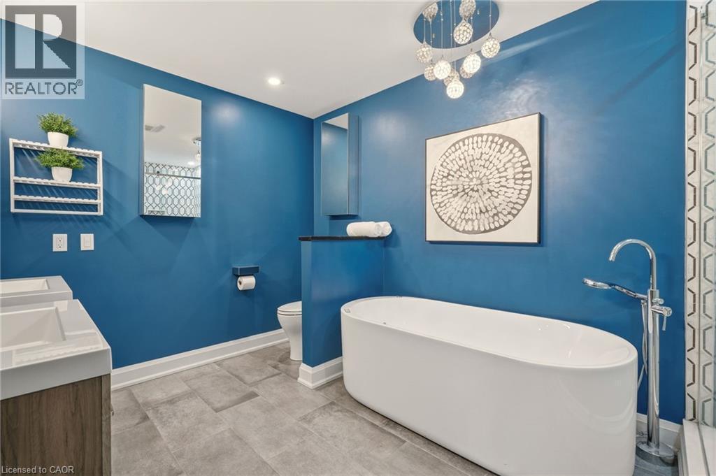 1354 No 1 Side Road, Burlington, ON - Indoor Photo Showing Bathroom