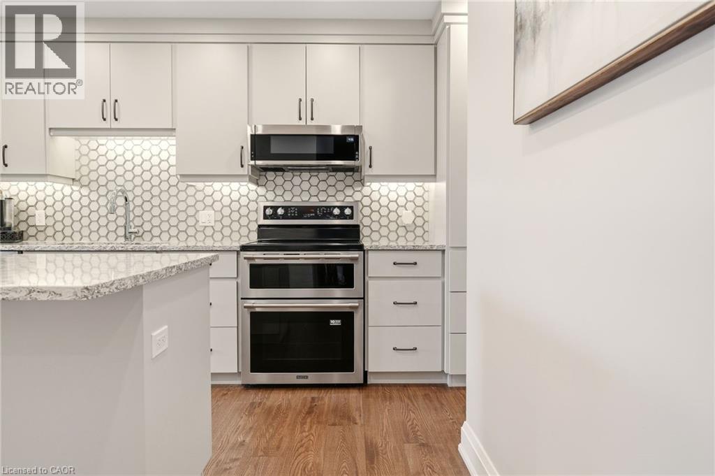 1354 No 1 Side Road, Burlington, ON - Indoor Photo Showing Kitchen With Upgraded Kitchen