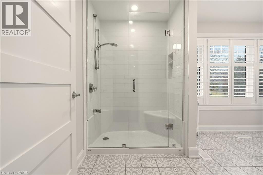 1354 No 1 Side Road, Burlington, ON - Indoor Photo Showing Bathroom