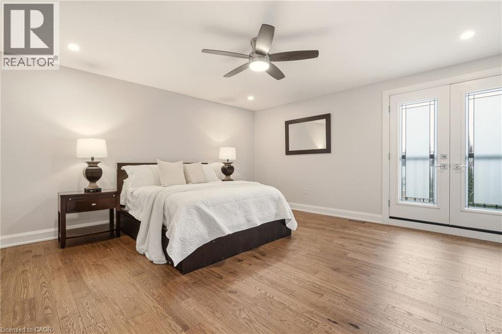 1354 No 1 Side Road, Burlington, ON - Indoor Photo Showing Bedroom