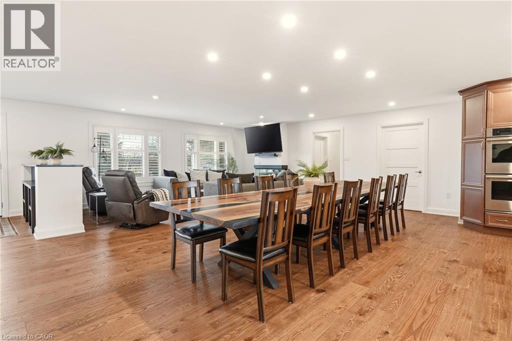 1354 No 1 Side Road, Burlington, ON - Indoor Photo Showing Dining Room