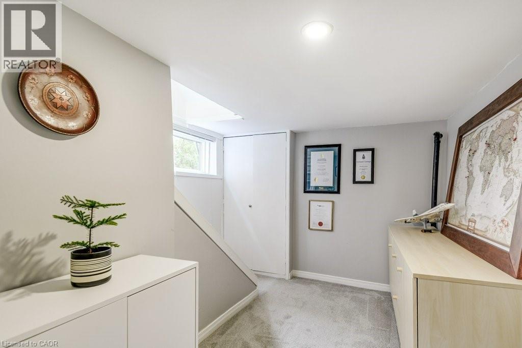 2180 Caroline Street, Burlington, ON - Indoor Photo Showing Other Room