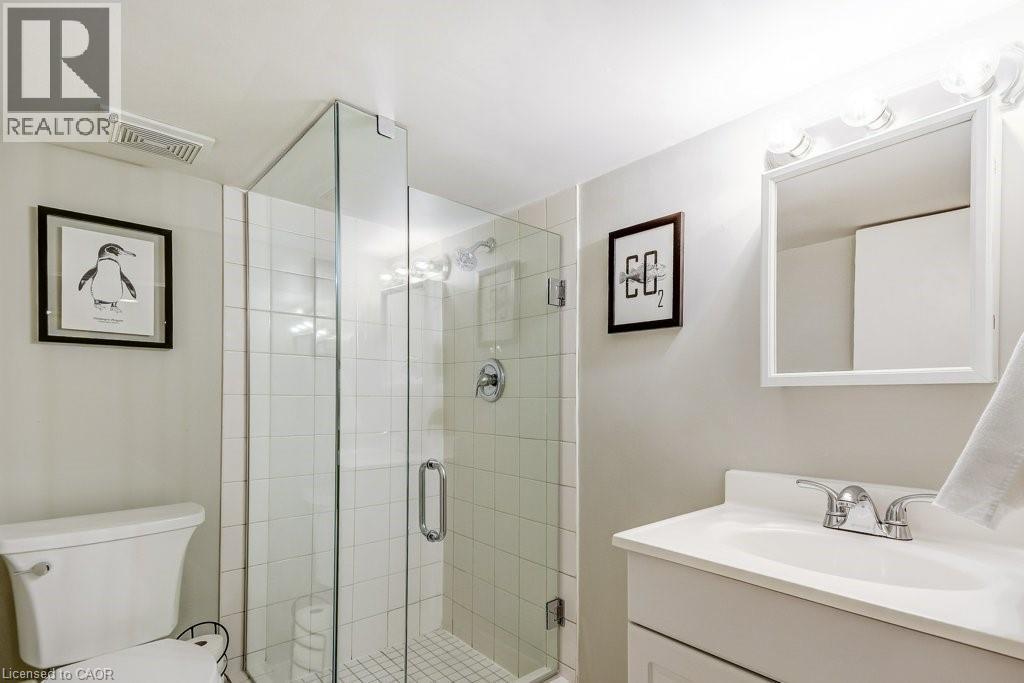 2180 Caroline Street, Burlington, ON - Indoor Photo Showing Bathroom