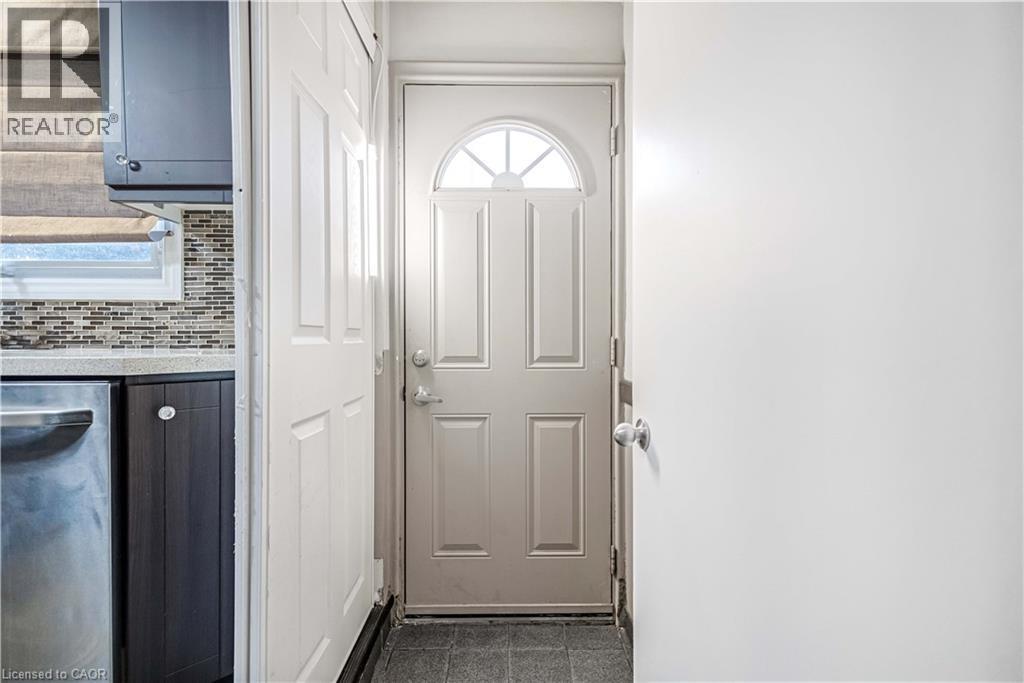 Entry door featuring an arched transom window - 85 Ranchdale Drive, Hamilton, ON