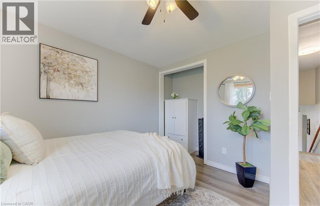 100 Johanna Drive, Cambridge, ON - Indoor Photo Showing Bedroom