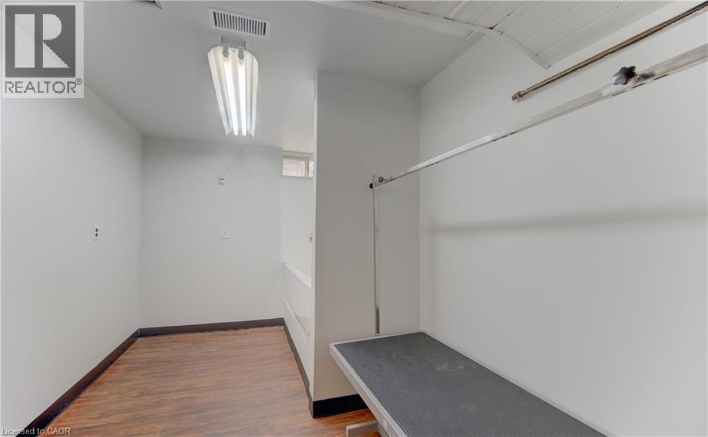 Bonus: Dog Grooming Room - 100 Johanna Drive, Cambridge, ON - Indoor Photo Showing Other Room