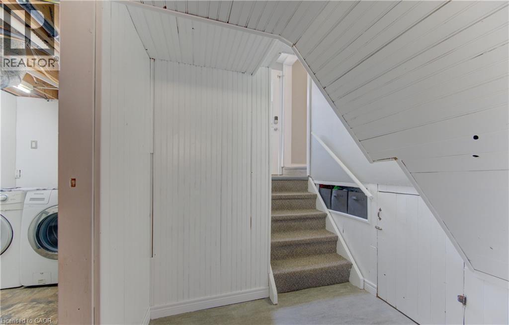100 Johanna Drive, Cambridge, ON - Indoor Photo Showing Laundry Room
