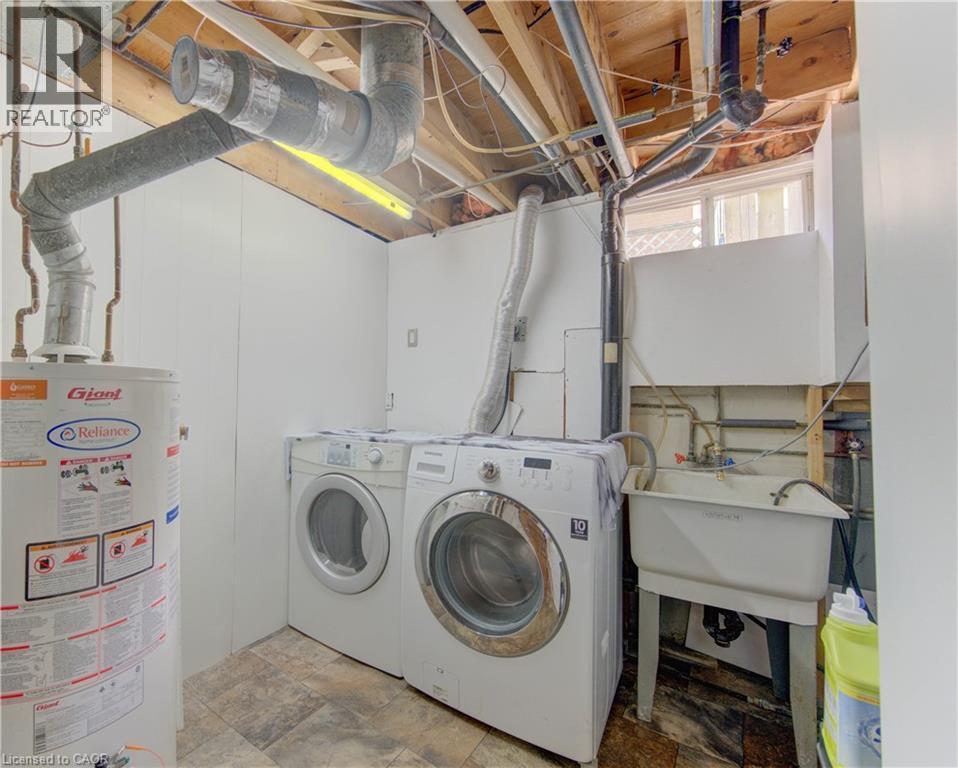 100 Johanna Drive, Cambridge, ON - Indoor Photo Showing Laundry Room