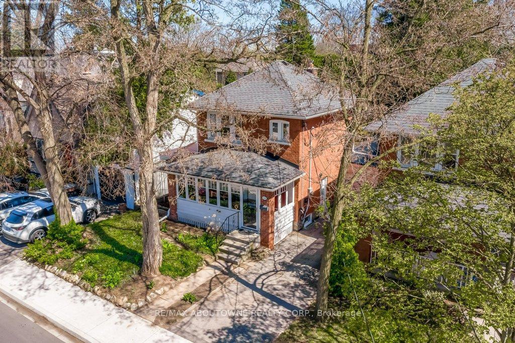 2180 Caroline Street, Burlington, ON - Outdoor