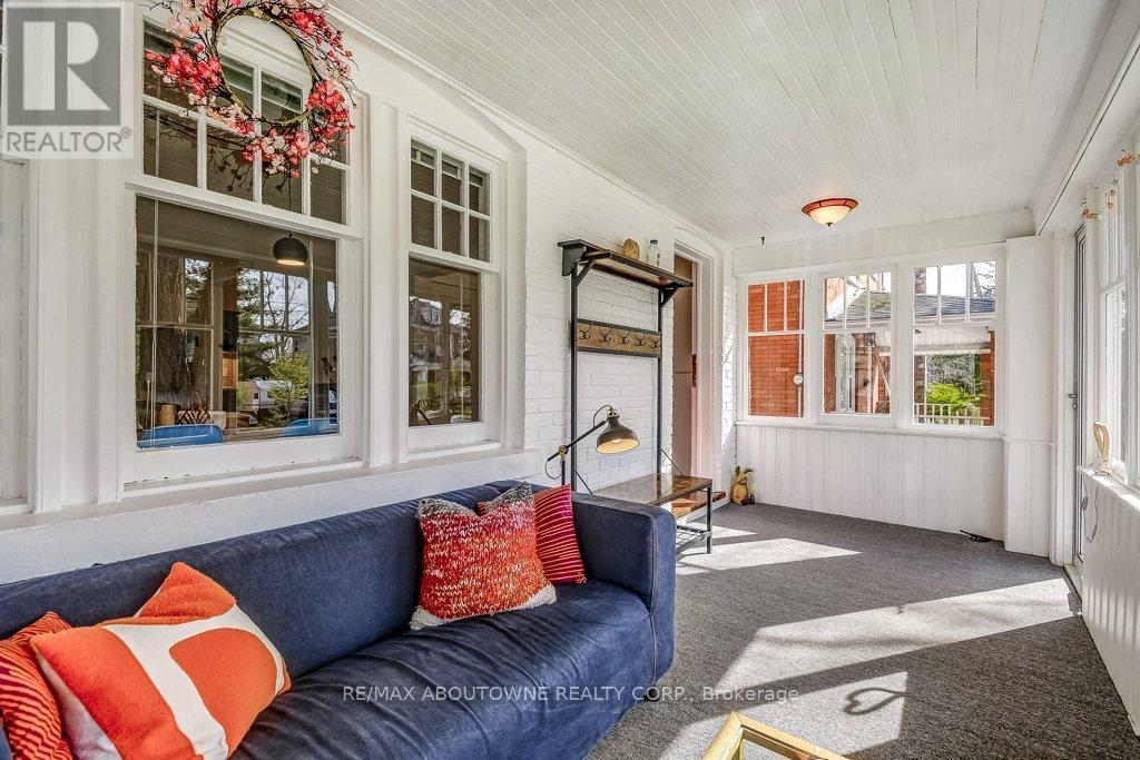 2180 Caroline Street, Burlington, ON - Indoor