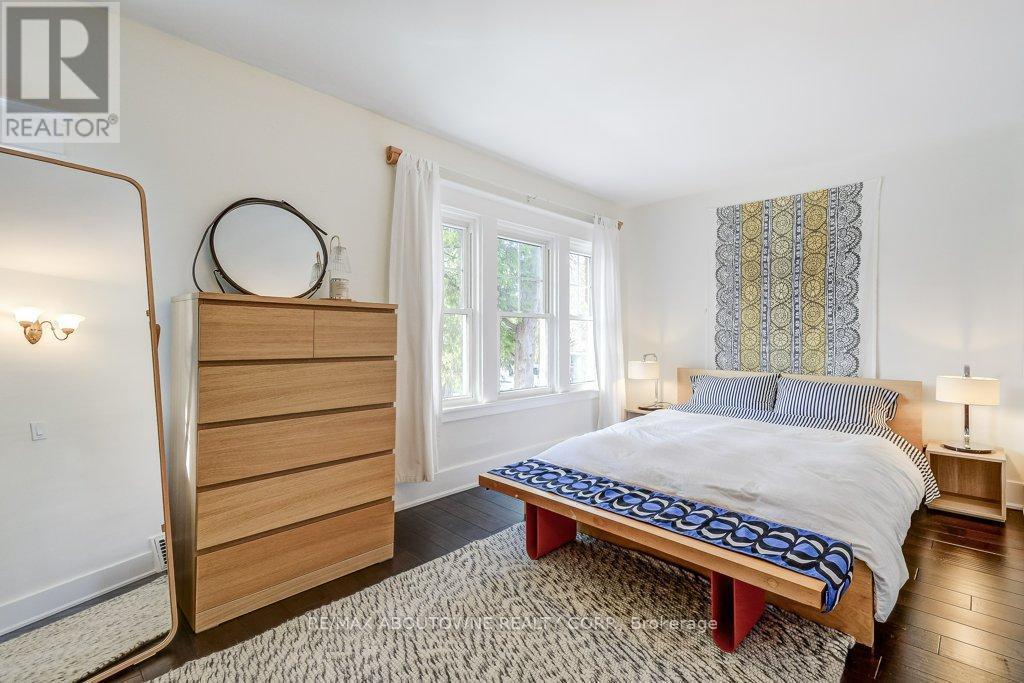 2180 Caroline Street, Burlington, ON - Indoor Photo Showing Bedroom