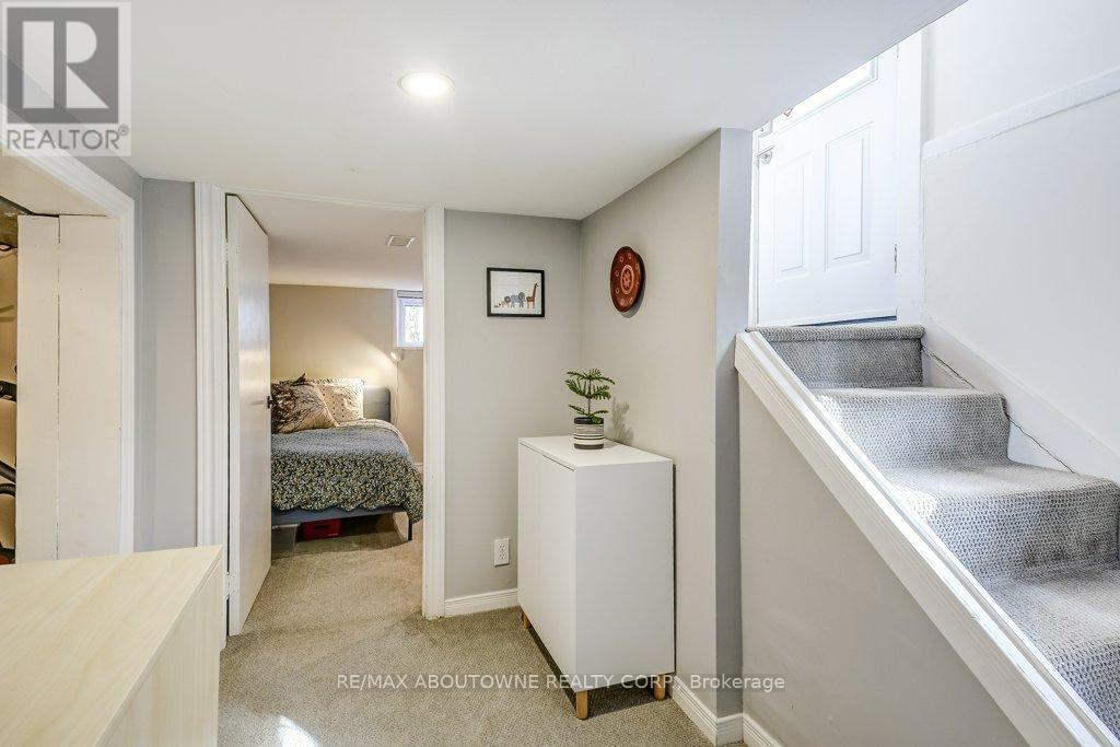 2180 Caroline Street, Burlington, ON - Indoor
