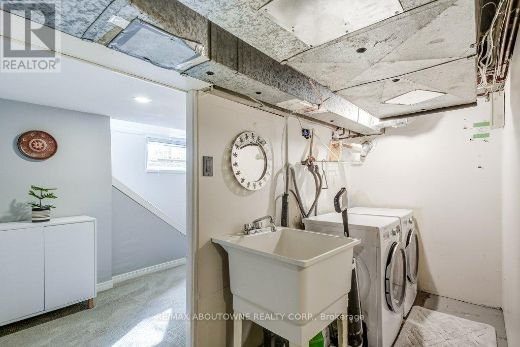 2180 Caroline Street, Burlington, ON - Indoor Photo Showing Laundry Room