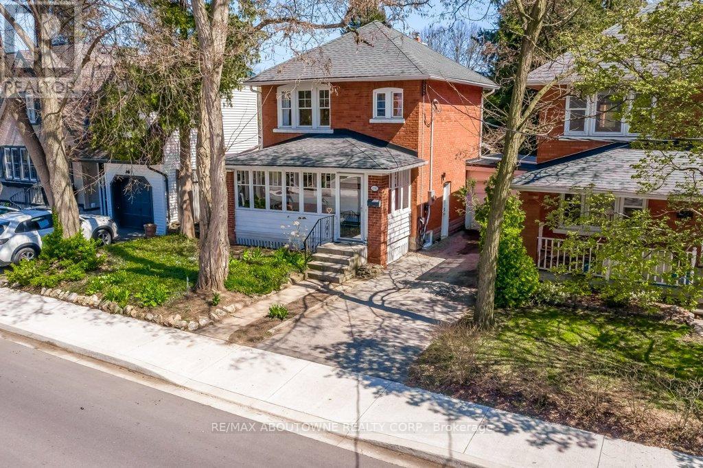 2180 Caroline Street, Burlington, ON - Outdoor