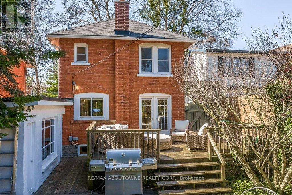 2180 Caroline Street, Burlington, ON - Outdoor