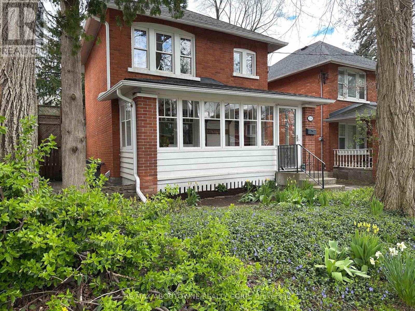 2180 Caroline Street, Burlington, ON - Outdoor
