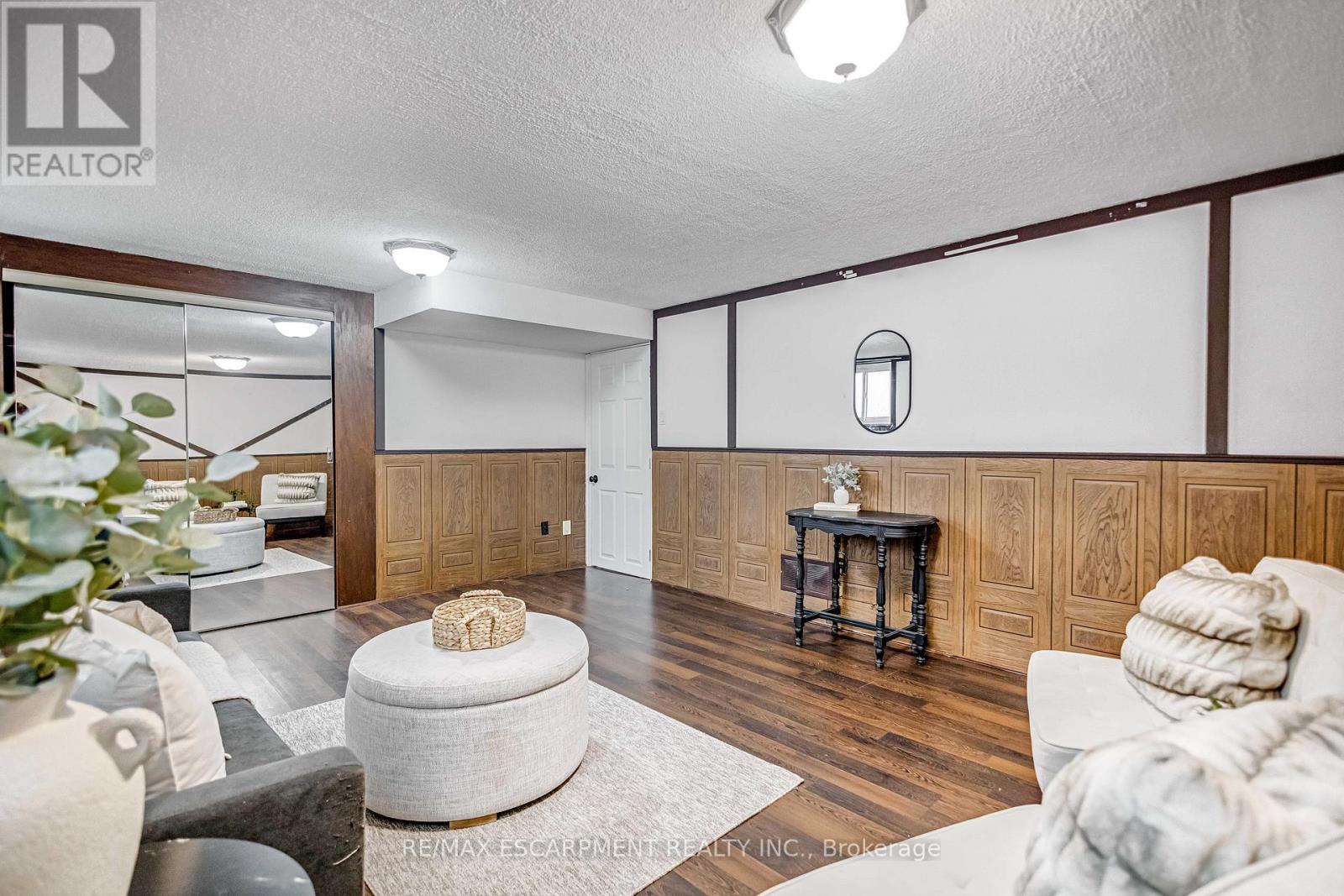 85 Ranchdale Drive, Hamilton, ON - Indoor Photo Showing Living Room
