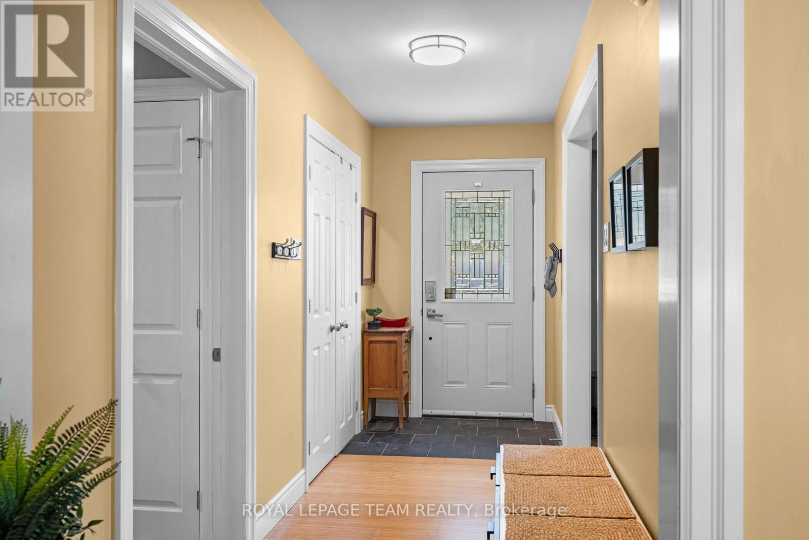 front interior door - 1986 Fairbanks Avenue, Ottawa, ON - Indoor Photo Showing Other Room