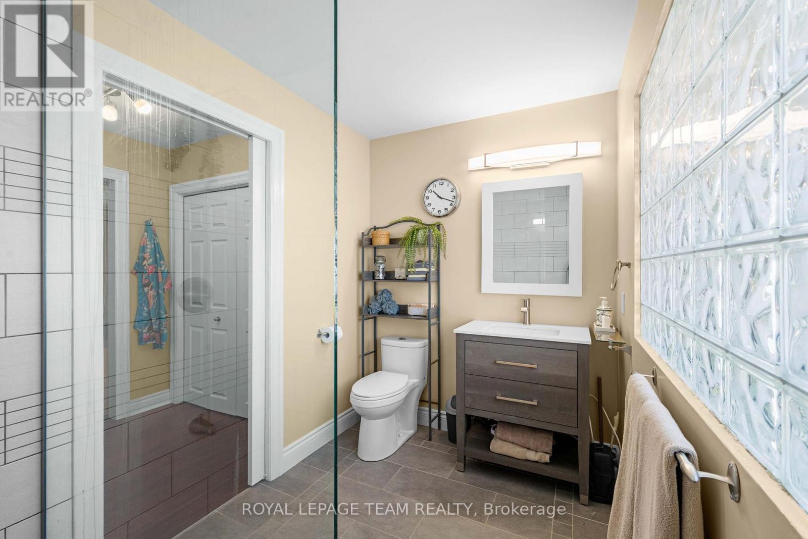 master ensuite - 1986 Fairbanks Avenue, Ottawa, ON - Indoor Photo Showing Bathroom