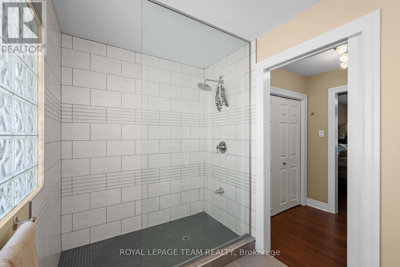 master ensuite - 1986 Fairbanks Avenue, Ottawa, ON - Indoor Photo Showing Bathroom