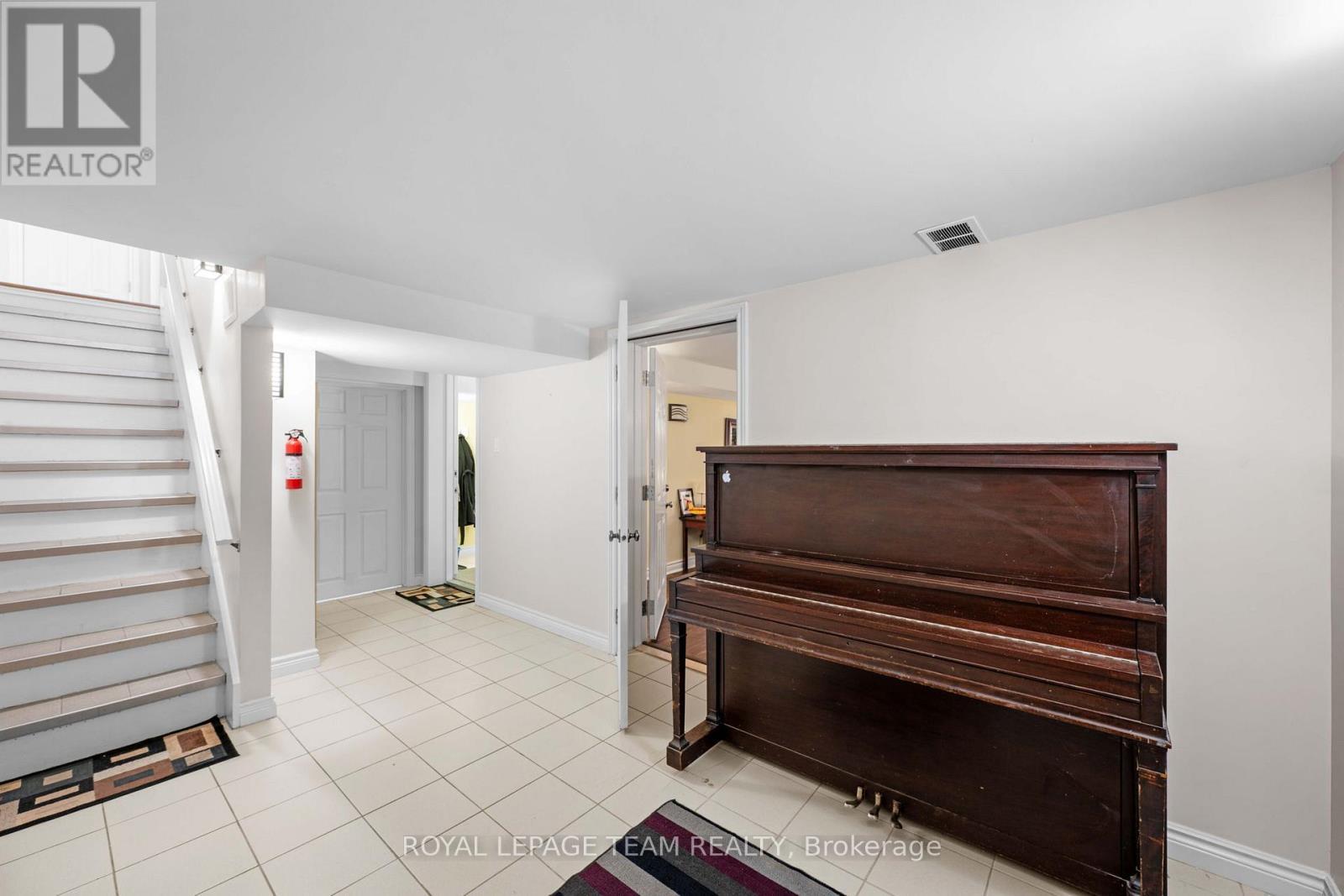 downstairs foyer area - 1986 Fairbanks Avenue, Ottawa, ON - Indoor Photo Showing Other Room
