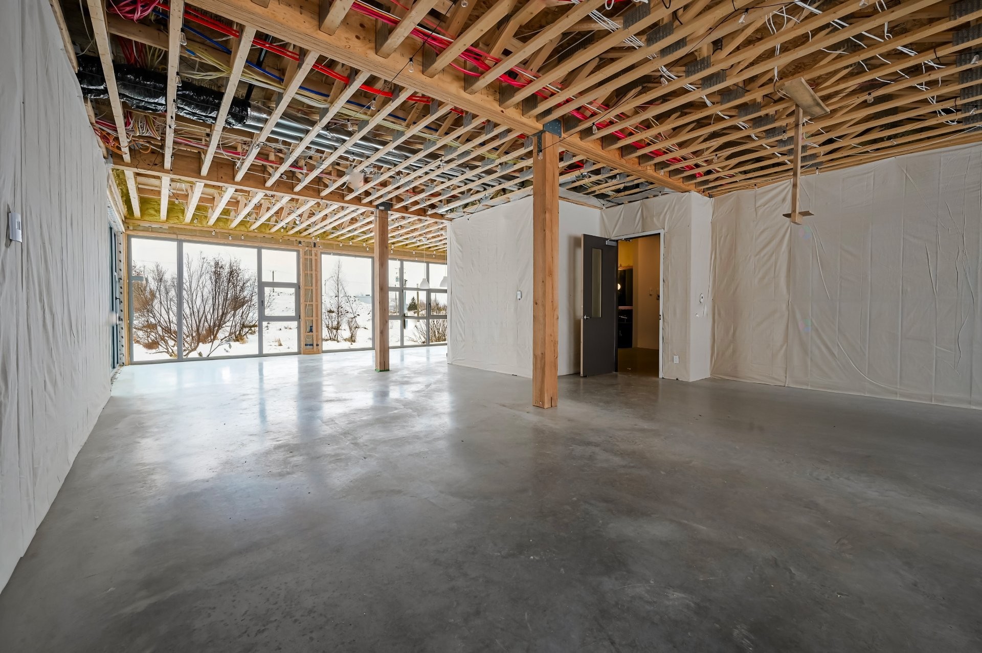 Bureau - 102-1565 Boul. De L'Innovation, Bromont, QC - Indoor