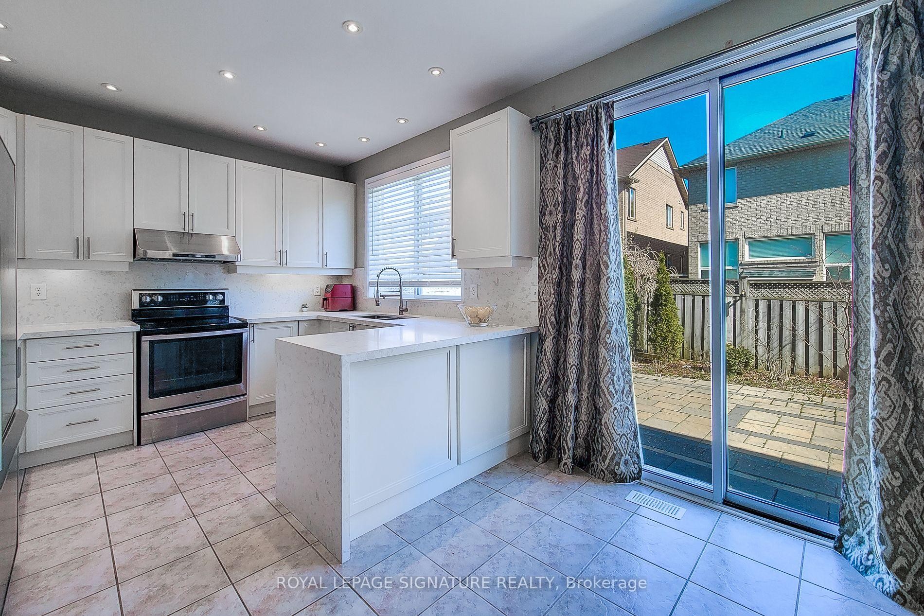 3798 Swiftdale Drive, Mississauga, ON - Indoor Photo Showing Kitchen