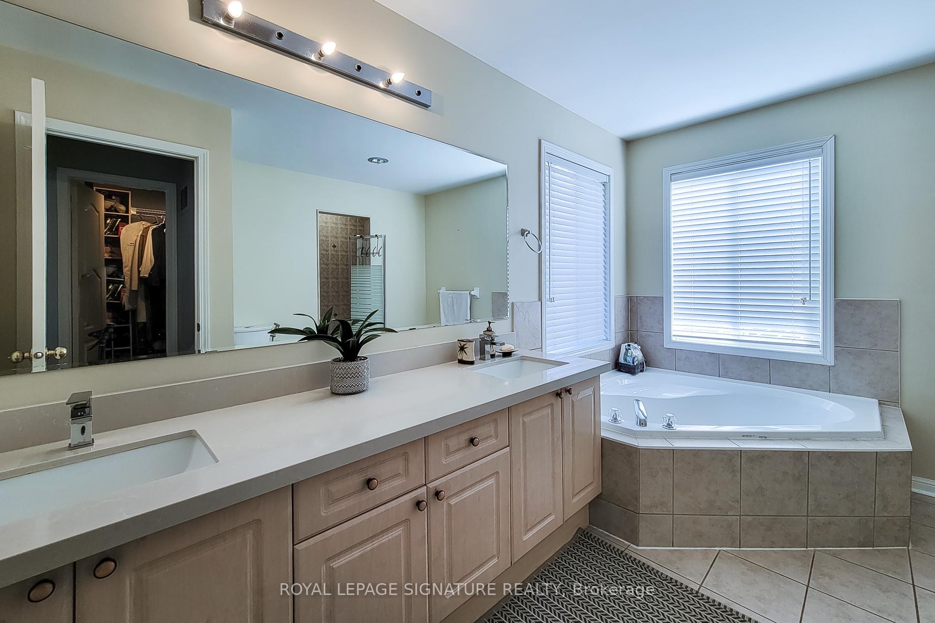 3798 Swiftdale Drive, Mississauga, ON - Indoor Photo Showing Bathroom