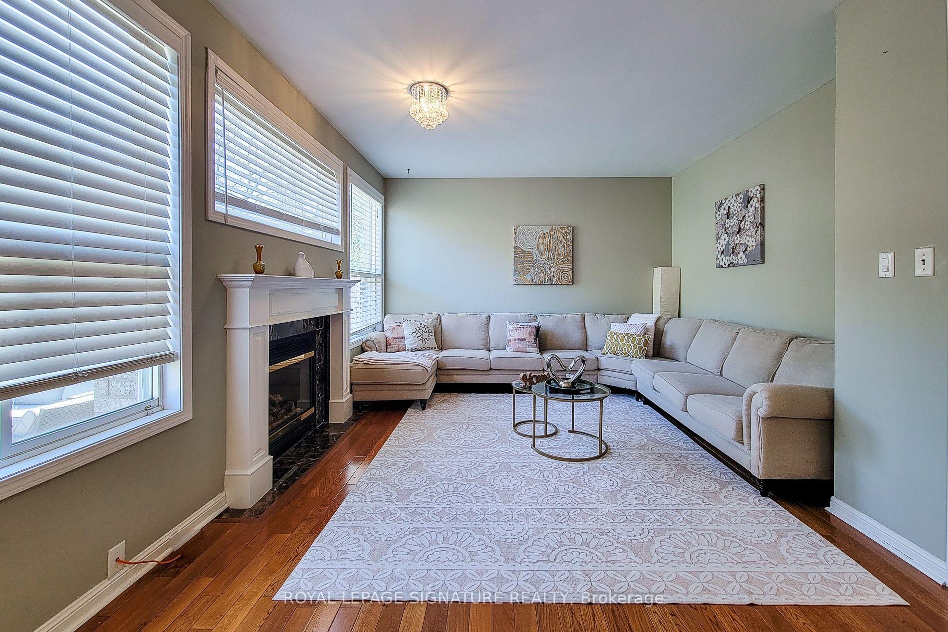 3798 Swiftdale Drive, Mississauga, ON - Indoor Photo Showing Living Room With Fireplace