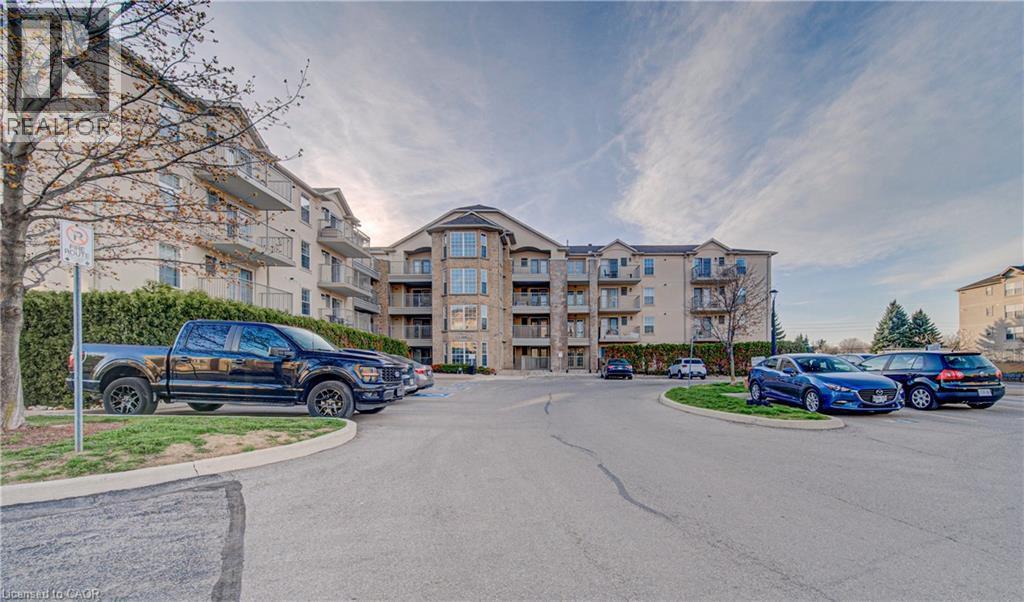 1490 Bishops Gate Unit# 106, Oakville, ON - Outdoor With Facade