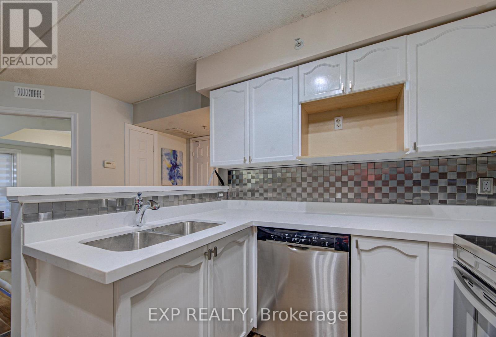 106 - 1490 Bishops Gate, Oakville, ON - Indoor Photo Showing Kitchen With Double Sink