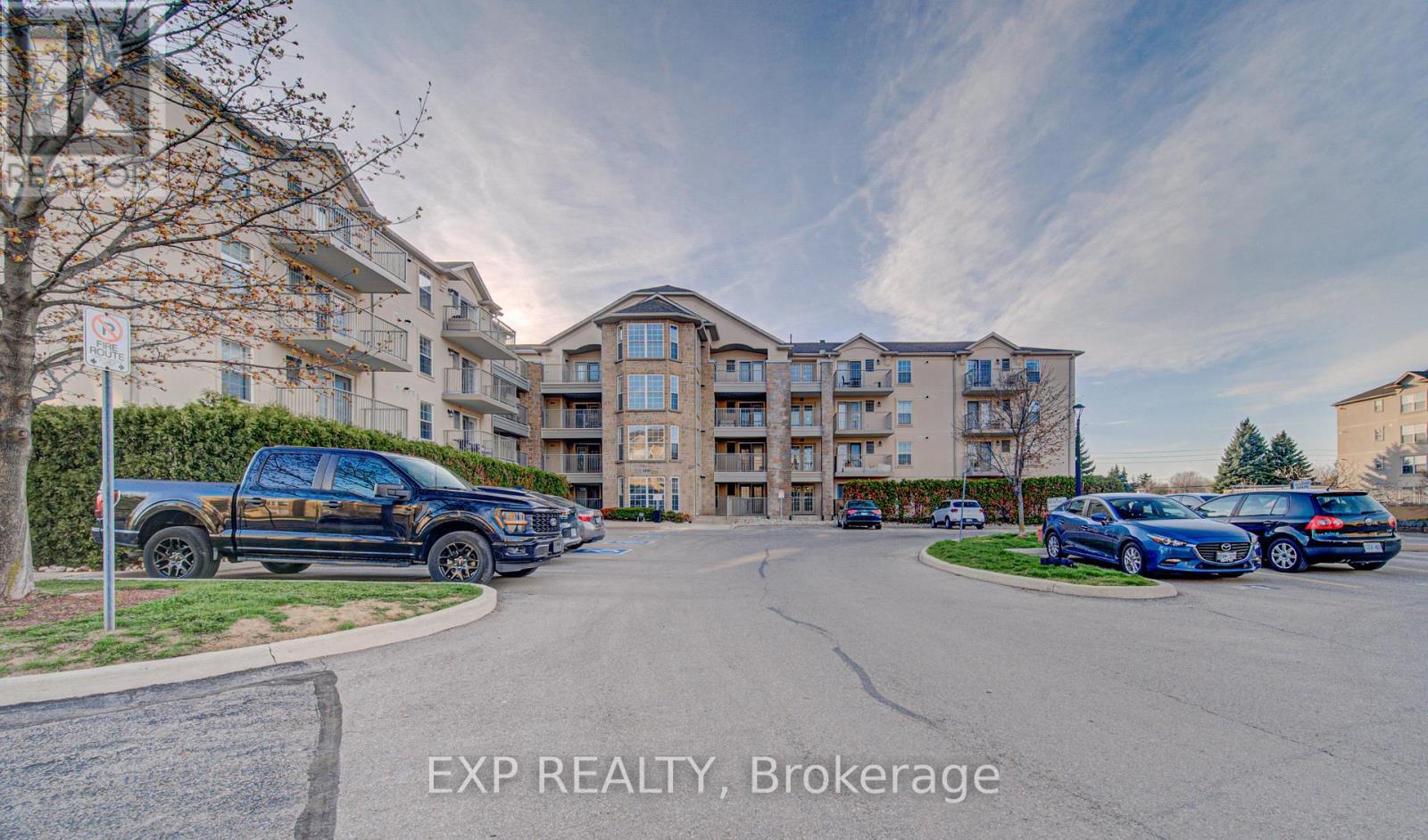 106 - 1490 Bishops Gate, Oakville, ON - Outdoor With Facade