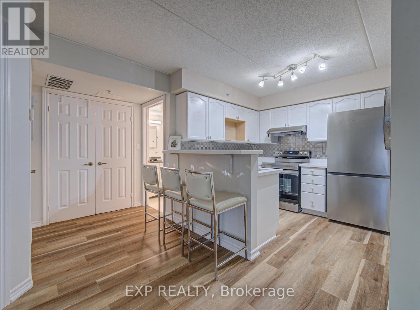 106 - 1490 Bishops Gate, Oakville, ON - Indoor Photo Showing Kitchen
