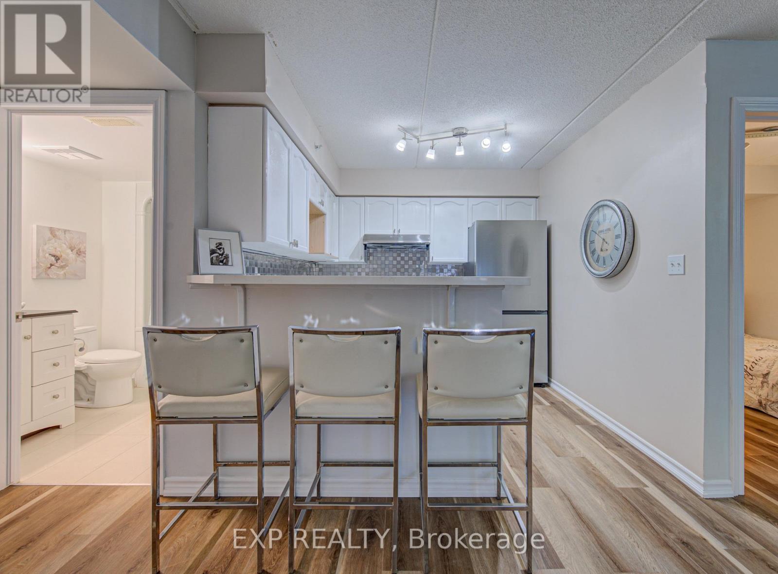 106 - 1490 Bishops Gate, Oakville, ON - Indoor