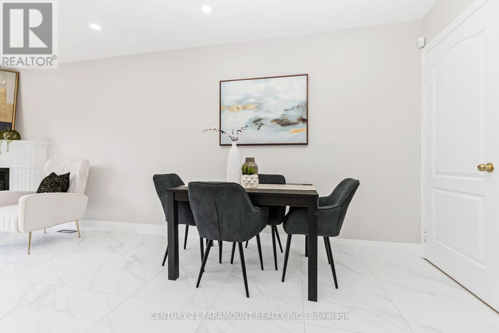 641 Macbeth Heights, Mississauga, ON - Indoor Photo Showing Dining Room