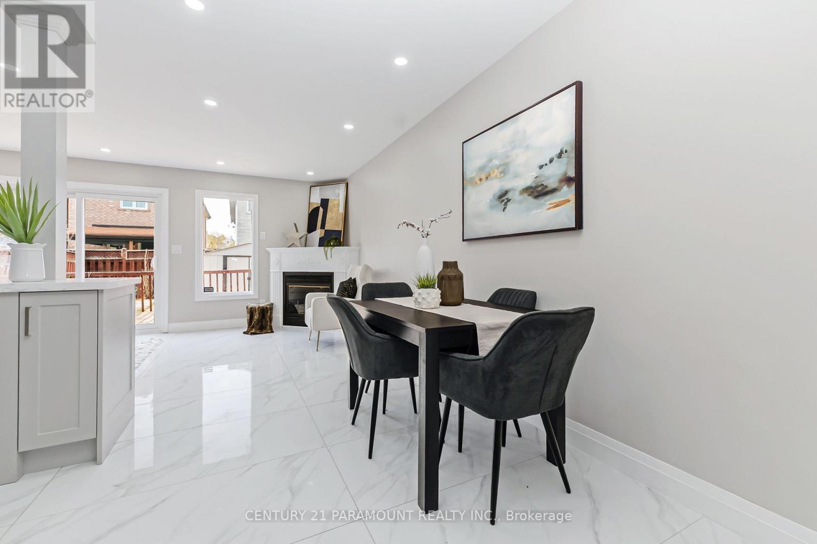 641 Macbeth Heights, Mississauga, ON - Indoor Photo Showing Dining Room With Fireplace
