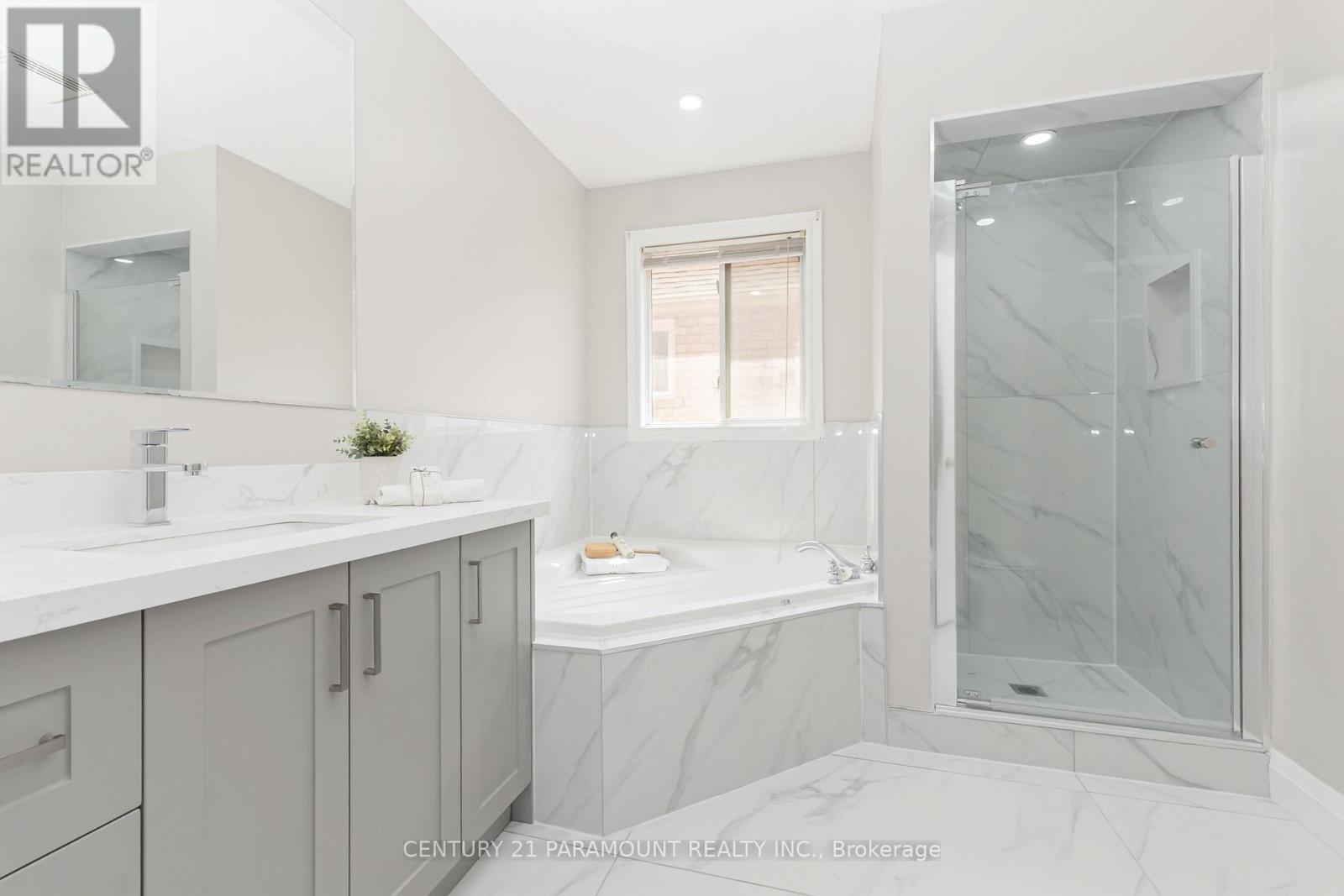 641 Macbeth Heights, Mississauga, ON - Indoor Photo Showing Bathroom