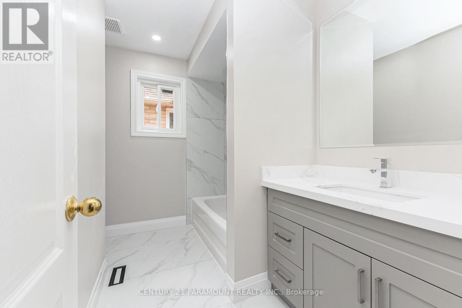 641 Macbeth Heights, Mississauga, ON - Indoor Photo Showing Bathroom