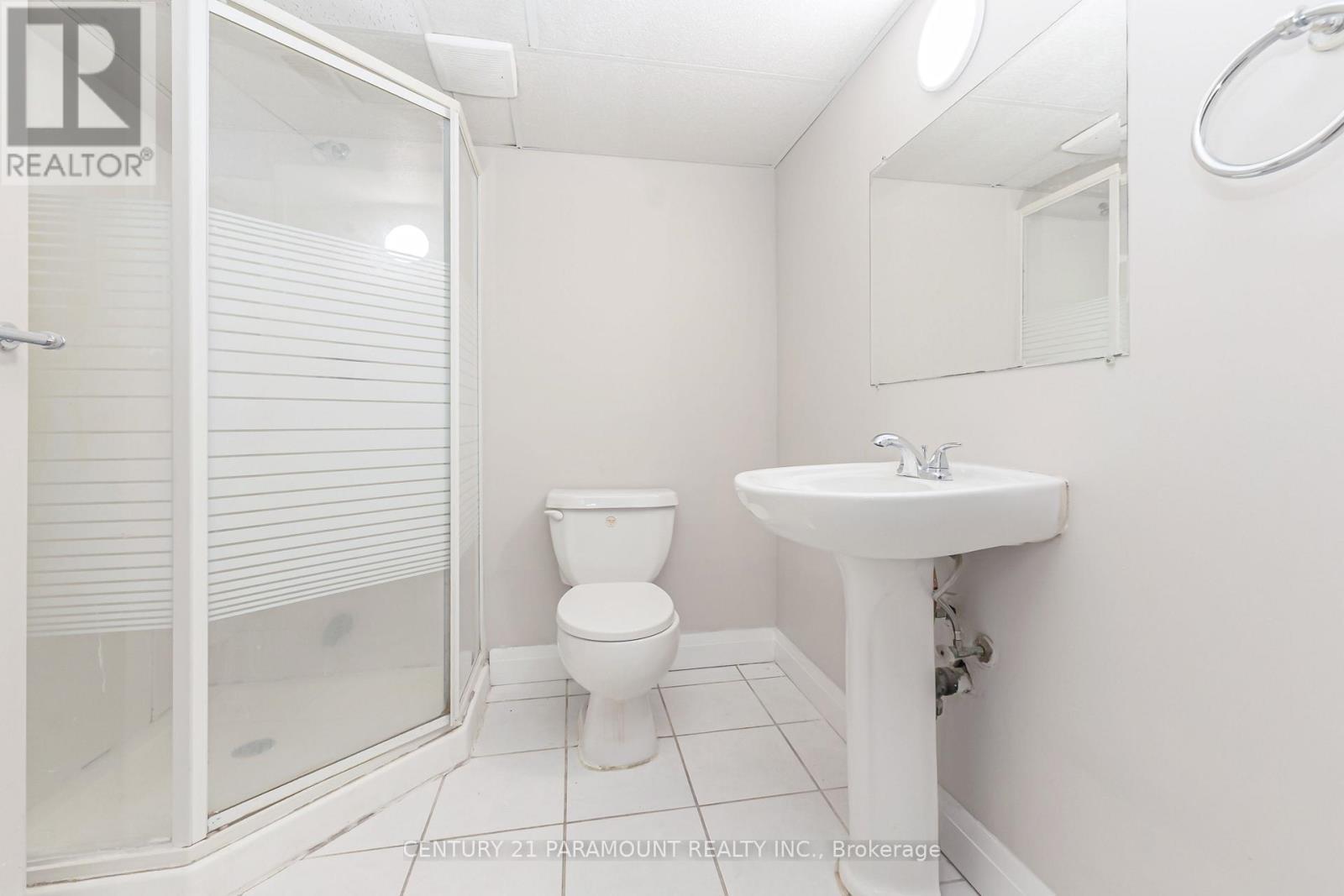 641 Macbeth Heights, Mississauga, ON - Indoor Photo Showing Bathroom