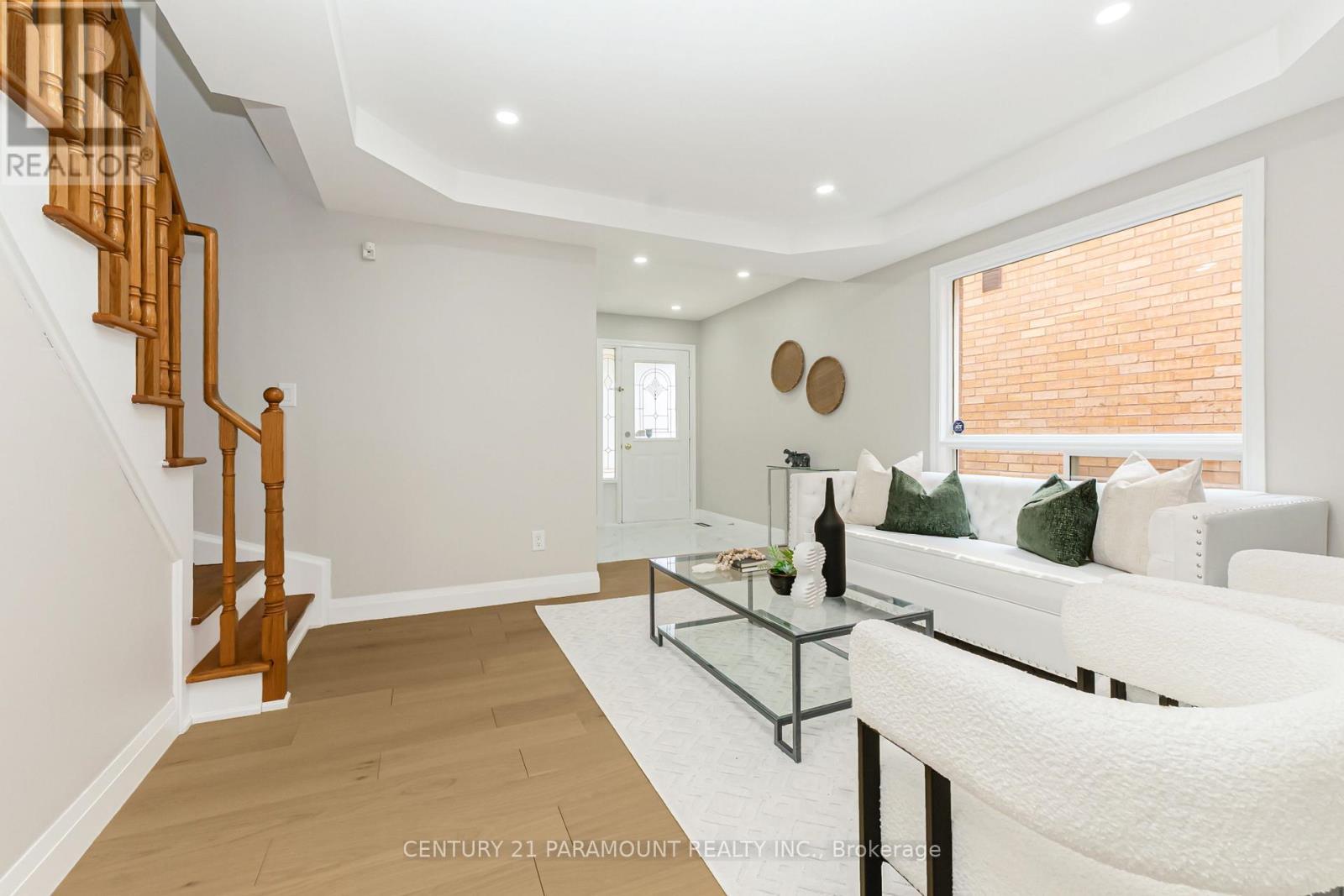 641 Macbeth Heights, Mississauga, ON - Indoor Photo Showing Living Room