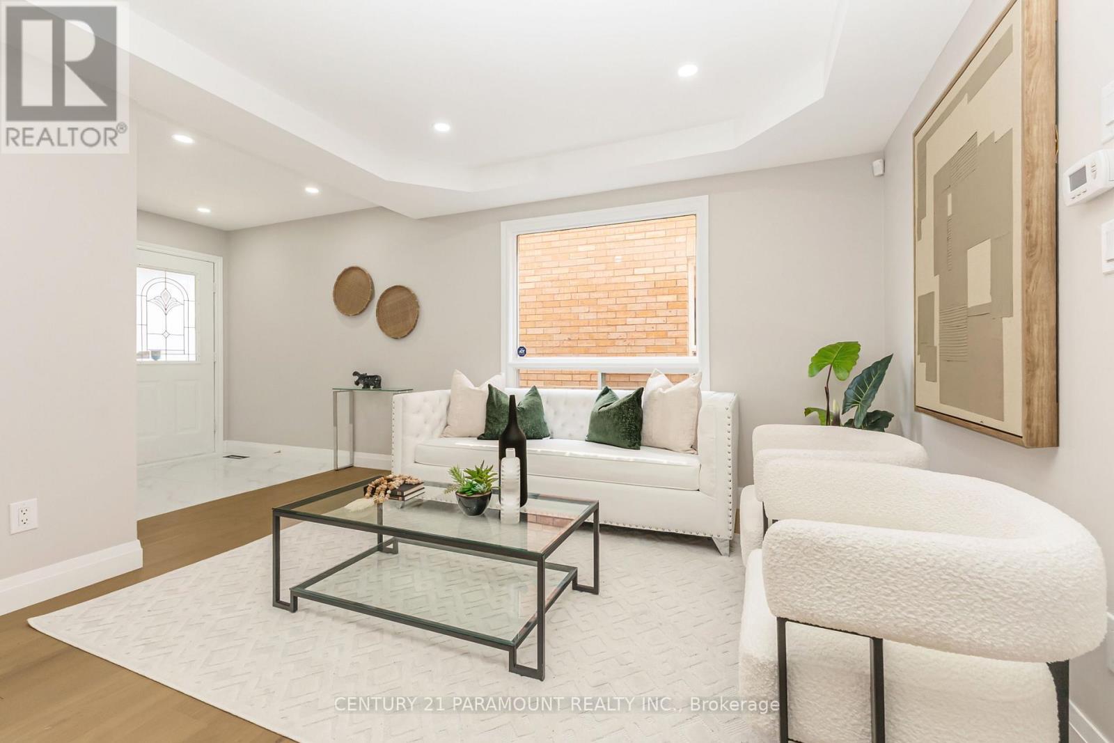 641 Macbeth Heights, Mississauga, ON - Indoor Photo Showing Living Room