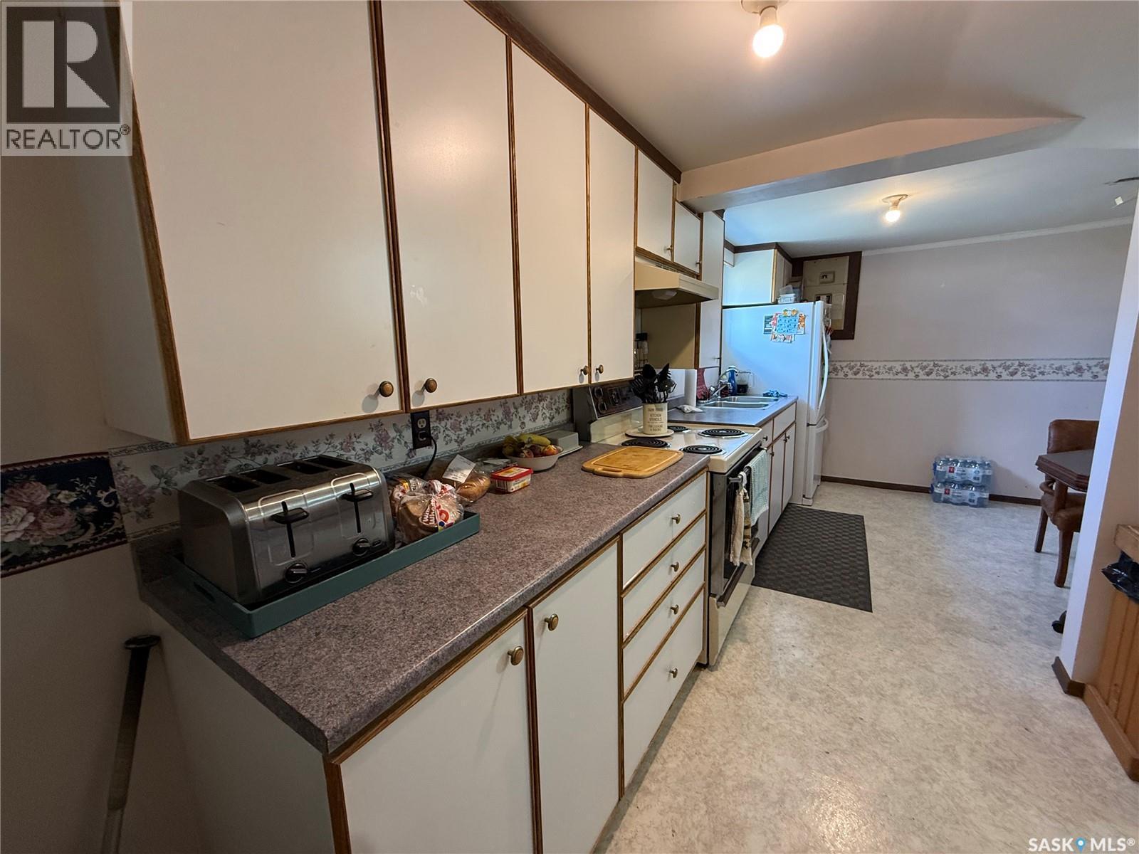 737 Third Street, Estevan, SK - Indoor Photo Showing Kitchen