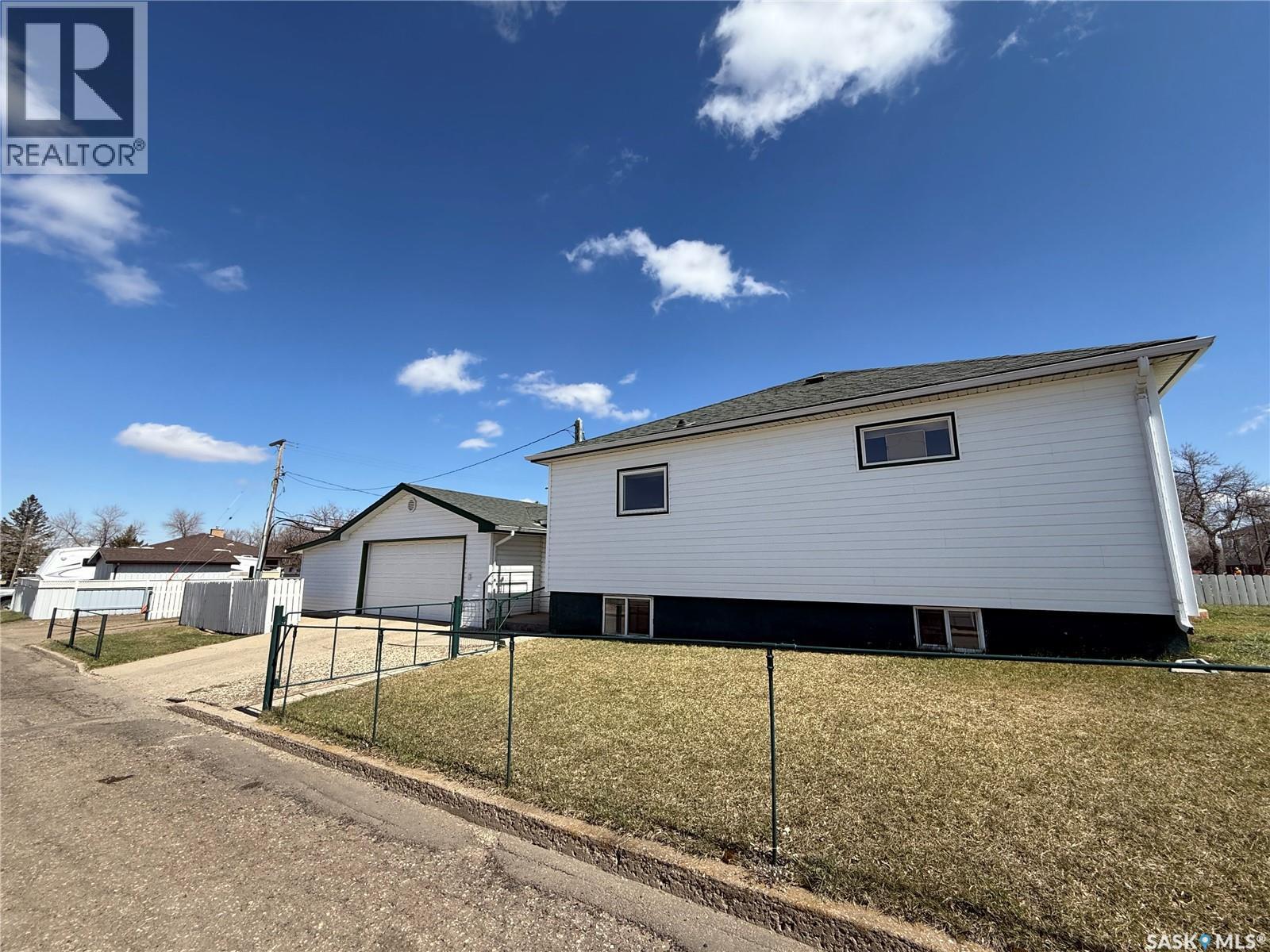 737 Third Street, Estevan, SK - Outdoor