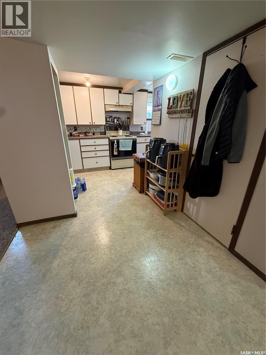 737 Third Street, Estevan, SK - Indoor