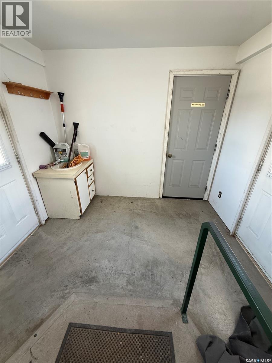 737 Third Street, Estevan, SK - Indoor