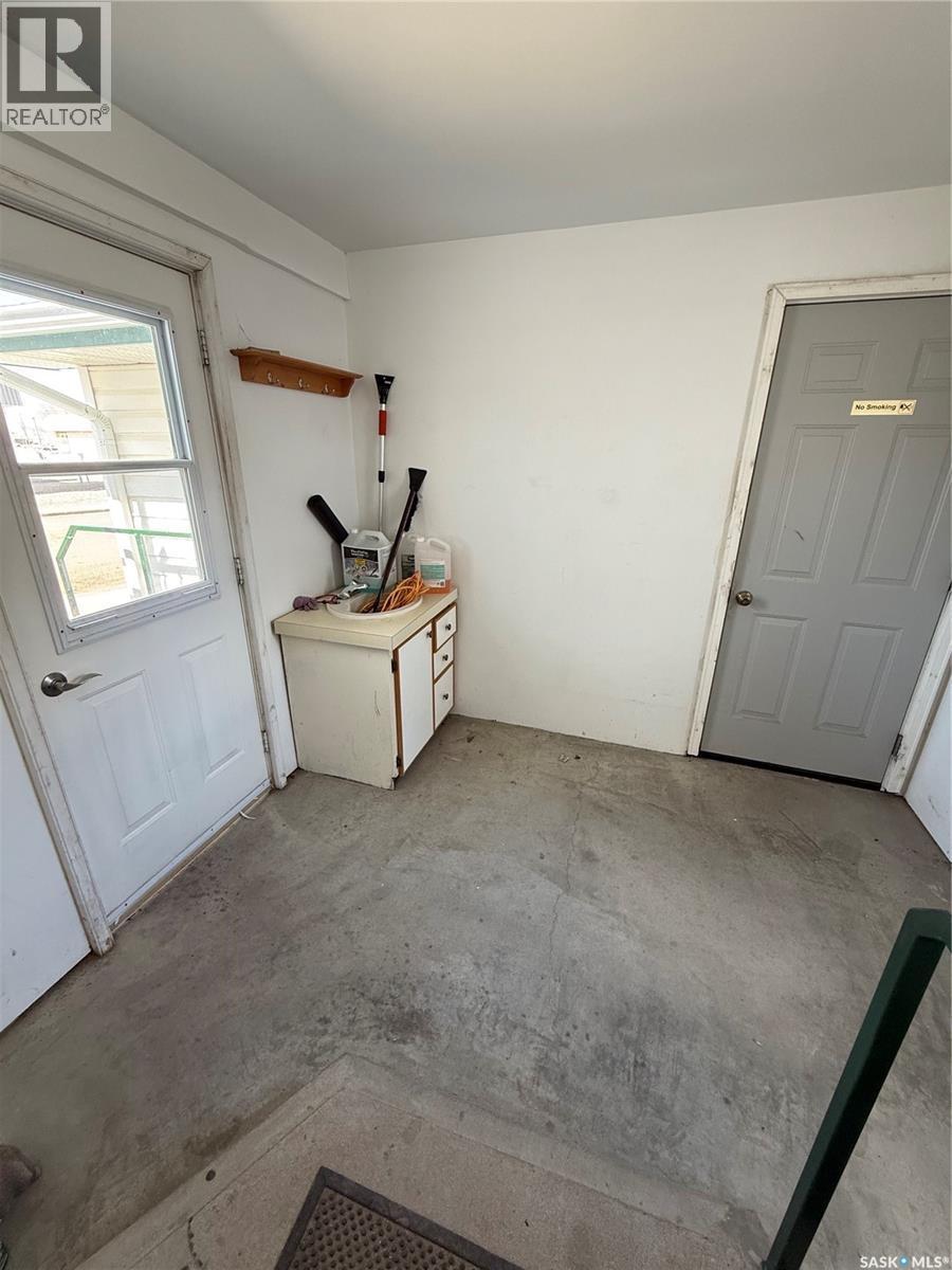 737 Third Street, Estevan, SK - Indoor