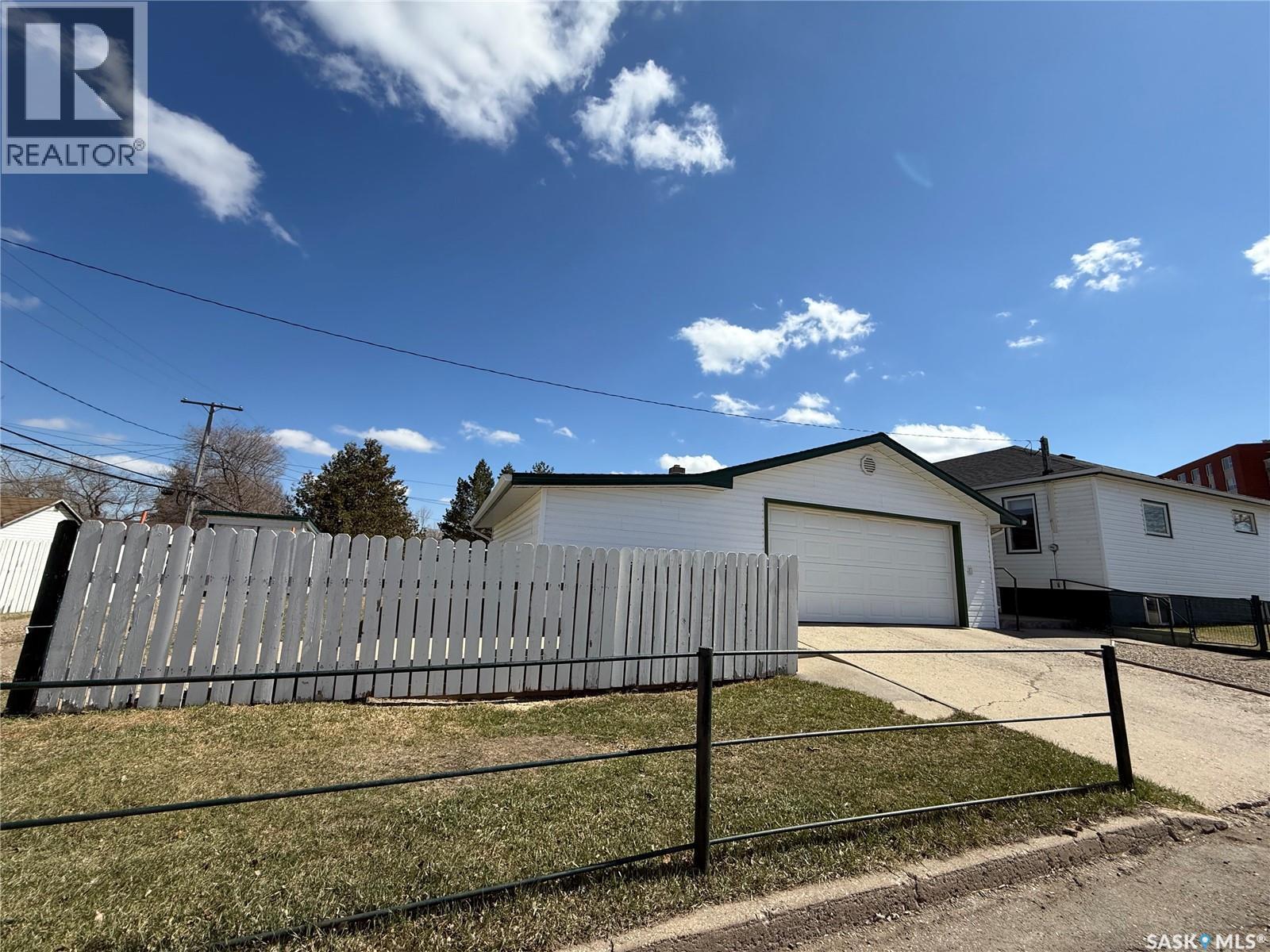 737 Third Street, Estevan, SK - Outdoor
