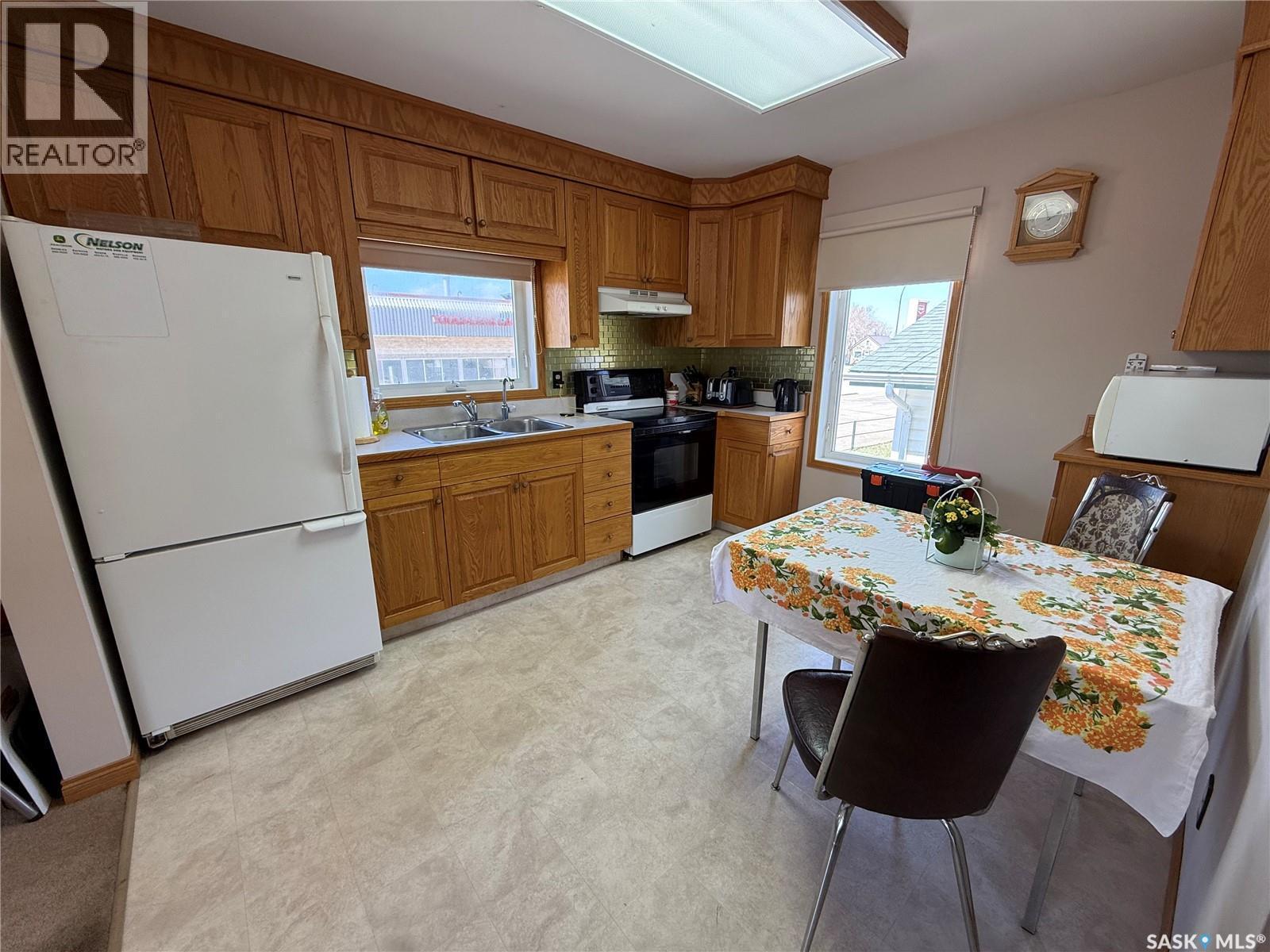 737 Third Street, Estevan, SK - Indoor Photo Showing Kitchen With Double Sink