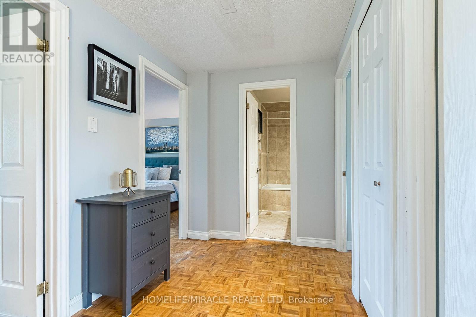 2335 Council Ring Road, Mississauga, ON - Indoor Photo Showing Bedroom