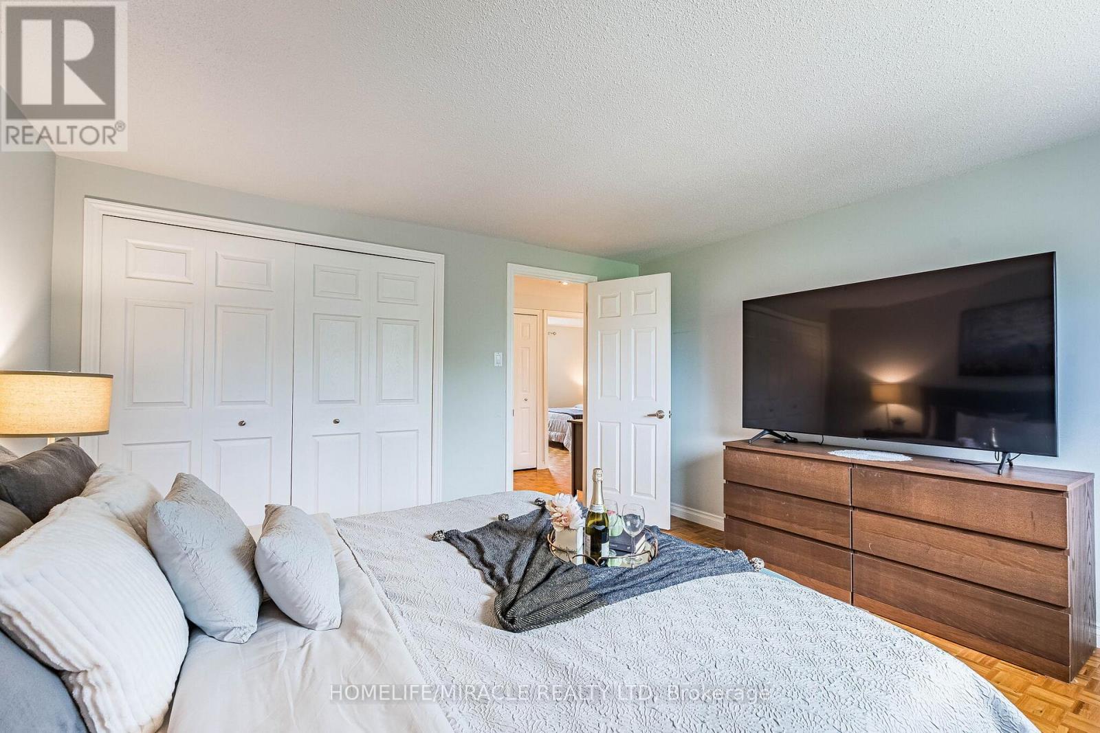 2335 Council Ring Road, Mississauga, ON - Indoor Photo Showing Bedroom